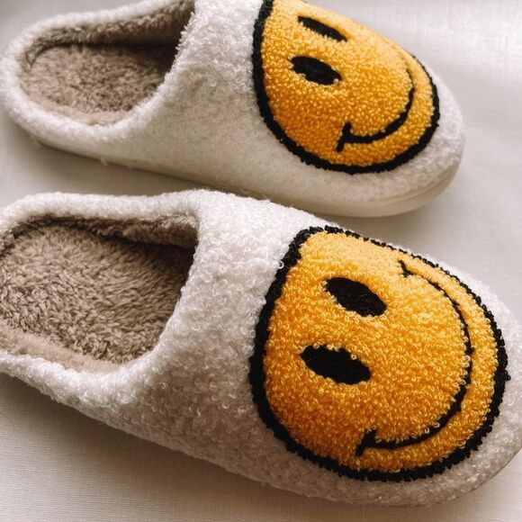 NEW Sherpa Smiley Slippers - Picture 3 of 5